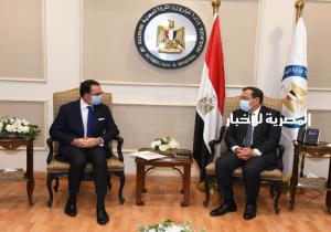 وزير البترول يبحث تعزيز التعاون مع السفير الفرنسي بالقاهرة