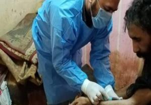 لجنة بالدقهلية تزور مريضا قيدته أسرته فى قفص حديدى لنقله إلى المستشفى