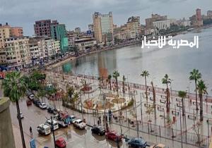 أمطار غزيرة على شوارع محافظة دمياط وحملات لكسح المياه
