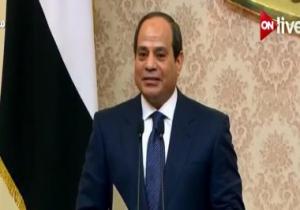 الرئيس السيسى يوجه التحية للشعب المصرى ويلتقى أسر الشهداء فى العيد