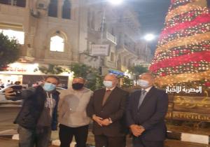 محافظ القاهرة يتفقد شجرة عيد الميلاد في مصر الجديدة