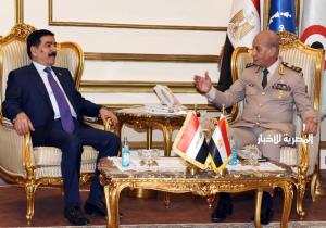 وزير الدفاع والإنتاج الحربي يلتقي وزير دفاع جمهورية العراق