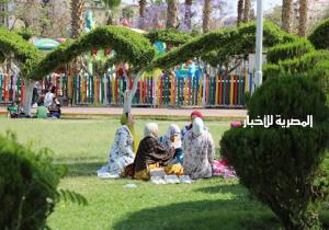 إقبال من الزائرين على الحديقة الدولية في مدينة نصر ثالث أيام عيد الفطر