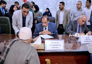 محافظ سوهاج يبحث مطالب المواطنين وحل مشكلاتهم خلال اللقاء الجماهيري الأسبوعي