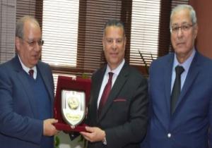 محافظ بني سويف يستقبل وفد من قضاة مجلس الدولة بعد وضع حجر أساس مجمع المحاكم