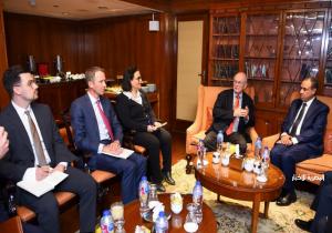 وزير الخارجية يلتقى البروفيسور الألماني فولكر كاودر بجامعة مدينة جيسن الألمانية