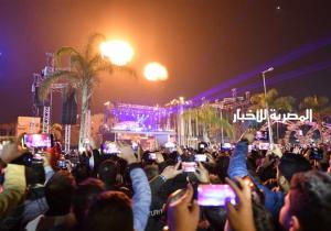 المواطنون يحتفلون بالعام الجديد في القاهرة