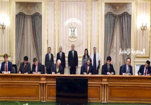 مدبولي يشهد توقيع اتفاقيات مع مؤسسات تمويل دولية لإقامة محطتي طاقة متجددة بأسوان والبحر الأحمر