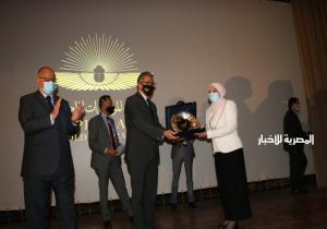 وزير الآثار يكرم التنفيذيين بمحافظة القاهرة لجهودهم في حفل نقل المومياوات الملكية