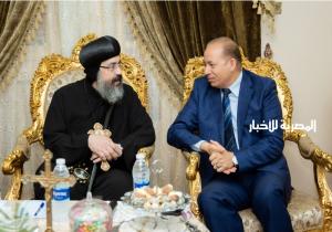 رئيس جامعة المنصورة يترأس وفدا لتهنئة الأنبا أكسيوس بعيد القيامة المجيد