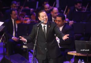 مدحت صالح يغرد على المسرح الكبير وعمرو سليم يعزف ألحان زمن الفن الجميل
