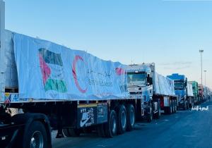 الهلال الأحمر المصري :400 شاحنة تحمل نحو 9700 طن مساعدات إنسانية وبترولية عبر قافلة «زاد العزة» الـ 50 لغزة