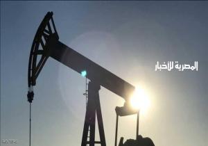 النفط يهبط مع زيادة منصات الحفر الأميركية