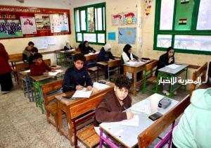 استبعاد رئيس لجنة ومراقبين بسبب تداول امتحان اللغة العربية بإعدادية بالدقهلية