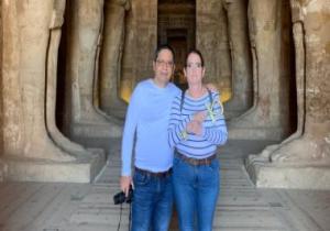 سفيرة كوبا بالقاهرة تزور معابد أبوسمبل فى جولة سياحية برفقة زوجها
