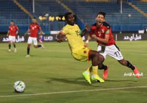 منتخب مصر يتقدم بهدف "أفشة" أمام أنجولا بتصفيات المونديال / صور