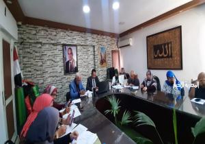 مدير تعليم الجيزة يتابع غرفة العمليات المركزية للوقوف على أية مشاكل تعيق العملية الامتحانية وسرعة حلها | صور