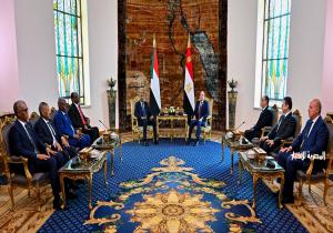 الرئيس السيسي و«البرهان» يؤكدان أهمية الآلية الرباعية كمظلة لتسوية الأزمة السودانية ووقف الحرب