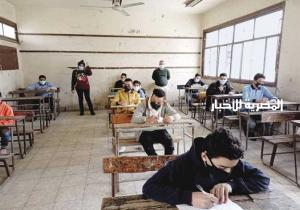 «استأجره الأب.. والأم أبلغت بالواقعة» ضبط عامل يؤدي الامتحان بدلًا من طالب بالدقهلية