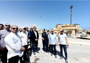 وزير الإسكان يتفقد أعمال رفع كفاءة طريق الإزدواج بمركز مارينا العلمين السياحي