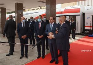 المتحدث الرئاسي ينشر صور تفقد الرئيس السيسي للقطارات الجديدة في محطة أسوان