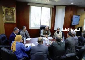 محافظ الوادي يلتقي وفد جامعة الأزهر لبحث الإجراءات التنفيذية لإنشاء كلية البنين