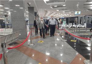 وزير الطيران المدني يتفقد مطاري القاهرة وشرم الشيخ