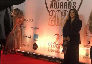لفتة إنسانية.. كندة علوش تتألق بالشال الفلسطيني في «دير جيست»