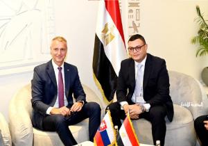 وزير الإسكان يعرض الفرص الاستثمارية المتاحة بالمدن الجديدة على وزير الاستثمار بسلوفاكيا