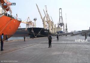 ميليشيات الحوثي تحتجز سفينة في ميناء الحديدة