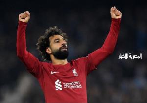 محمد صلاح يهدي قميصه إلى مشجعة " بعد أن صرخت عليه أنا من الكويت " | فيديو