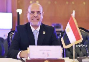 وزير العمل يُثَّمن إجراءات دولة الإمارات بشأن تطبيق التأمين الصحي للعاملين في القطاع الخاص