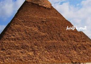 شاب من أعلى هرم خوفو: “مش واخد حقي في الدنيا” .. والأمن يحضر أسرته