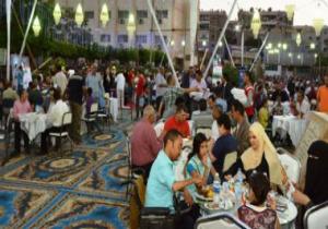 محافظ سوهاج يشارك فى حفل إفطار جماعي لـ2200 شخص من ذوي الإعاقة
