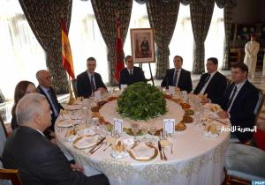 العاهل المغربي الملك محمد السادس يقيم مأدبة غداء على شرف رئيس الحكومة الإسبانية