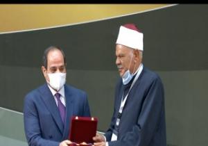 السيسي يكرم علماء الدين في الاحتفال بالمولد النبوى
