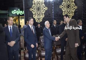 محافظ بورسعيد يتلقى واجب العزاء في وفاة اللواء مدحت عبد الرحيم (صور)
