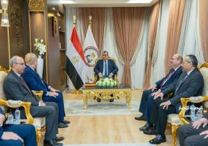 وزير الدولة للإنتاج الحربي يبحث مع سفير مصر بالمغرب الفرص الاستثمارية بين البلدين