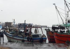 توقف حركة الملاحة والصيد في مياه البحر المتوسط بكفرالشيخ لسوء الأحوال الجوية  /صور