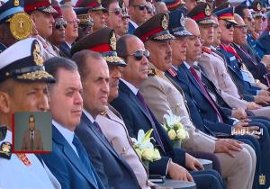الرئيس السيسي يشهد العرض الجوي على هامش "معرض مصر للطيران والفضاء 2024" بالعلمين الجديدة