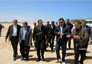 رئيس الوزراء يتفقد مشروع مارينا By The Lake M8 بمدينة العلمين الجديدة