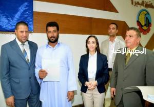محافظ البحيرة تسلم عقود تقنين وضع اليد على أراضي املاك الدولة لعدد من المواطنين