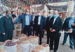 محافظ القاهرة يتفقد سوق العبور لتجارة الجملة ويتابع توافر سلع رمضان