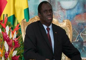 إحتجاز الرئيس ورئيس الوزراء بوركينا فاسو في محاولة من الحرس للسيطرة على الحكومة الانتقالية.