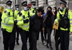 أمن بريطانيا يعتقل 107 أشخاص خلال مظاهرات رافضة لقانون الشرطة.