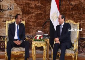 الموقع الرئاسي ينشر فيديو الرئيس يستقبل رئيس الوزراء الإثيوبي بقصر الاتحادية