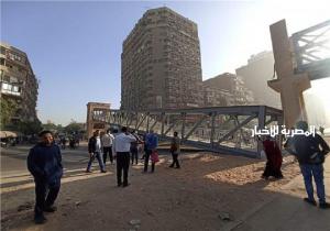 سقوط كوبري مشاة في شارع أحمد عرابي بالجيزة | صور