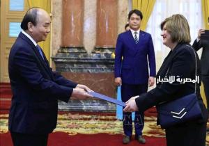 سفيرة مصر بفيتنام تقدم أوراق اعتمادها إلى الرئيس الفيتنامي | صور