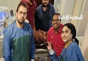 بالمنظار.. استخراج حصوة من الاثنى عشر حجمها ٥.٥ في مستشفى الباطنة التخصصي جامعة المنصورة (صور)