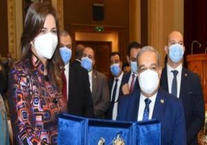 السفيرة نبيلة مكرم: الانتاج الحربى قلعة الصناعة العسكرية والمدنية فى مصر